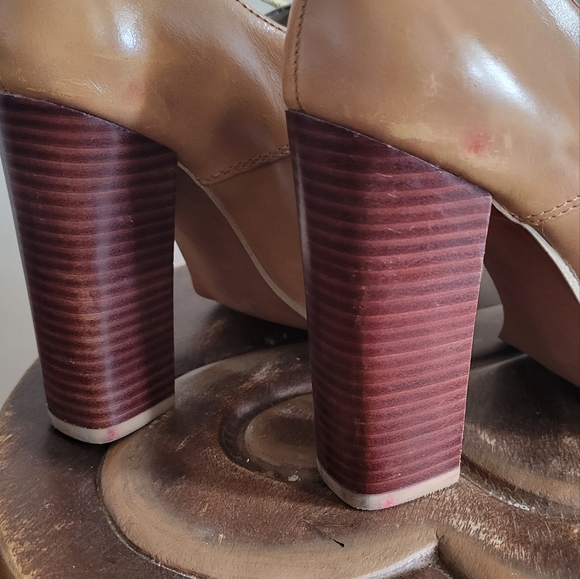 High heel Oxford sz 6 tan - Picture 4 of 5
